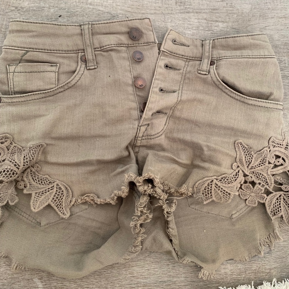 Olive colored high rise shorts!